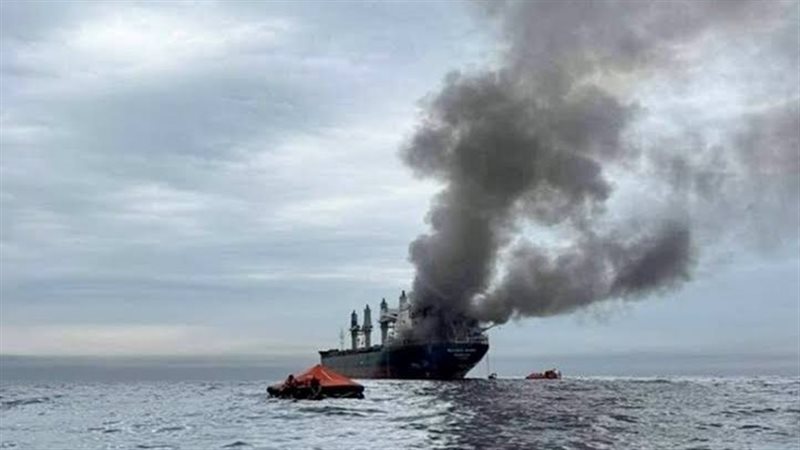 هيئة بريطانية: سفينة شحن تُبلغ عن إصابتها بمقذوف مجهول قرب سواحل عُمان