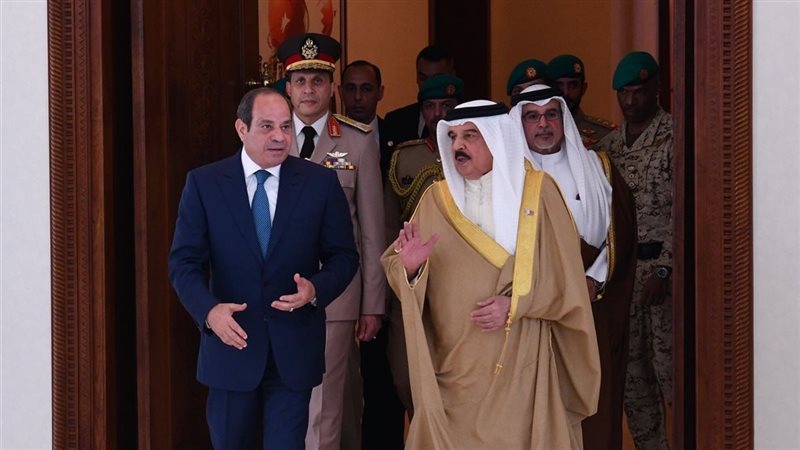 السيسي وملك البحرين يبحثان تعزيز التعاون والتنسيق إزاء تطورات المنطقة
