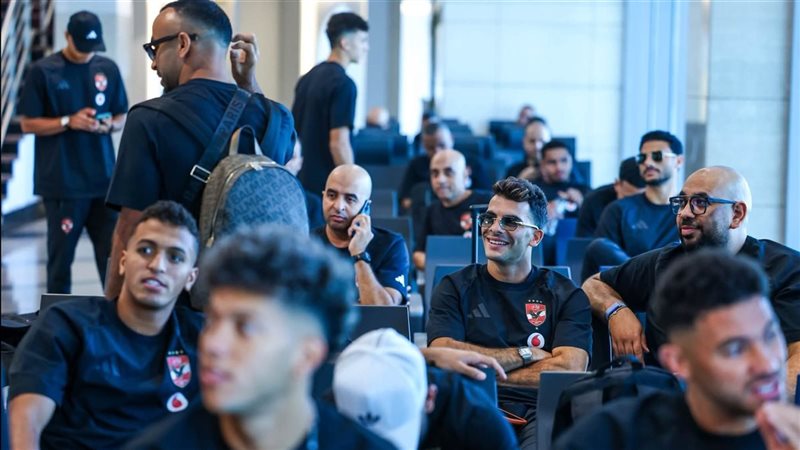 لاعبو الأهلي يتوافدون على مطار القاهرة للسفر إلى معسكر إسبانيا