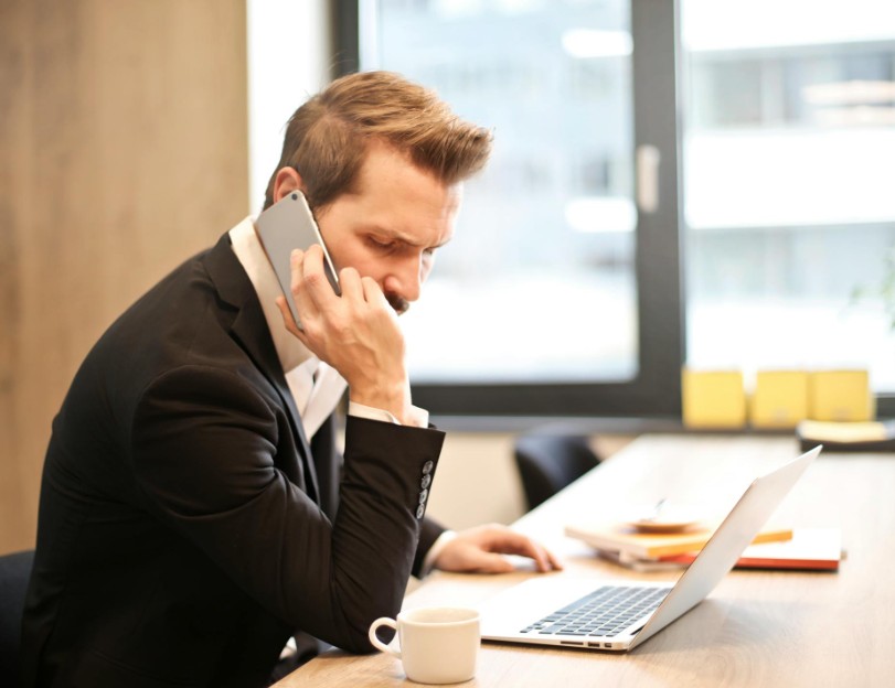 تنظيم الاتصالات: صاحب عقد خط المحمول يتحمل المسؤولية القانونية عن استخدامه