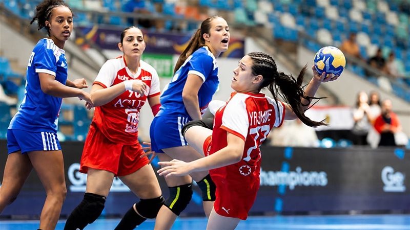منتخب ناشئات اليد يتأخر 12-13 أمام إسبانيا في الشوط الأول بنصف نهائي المونديال