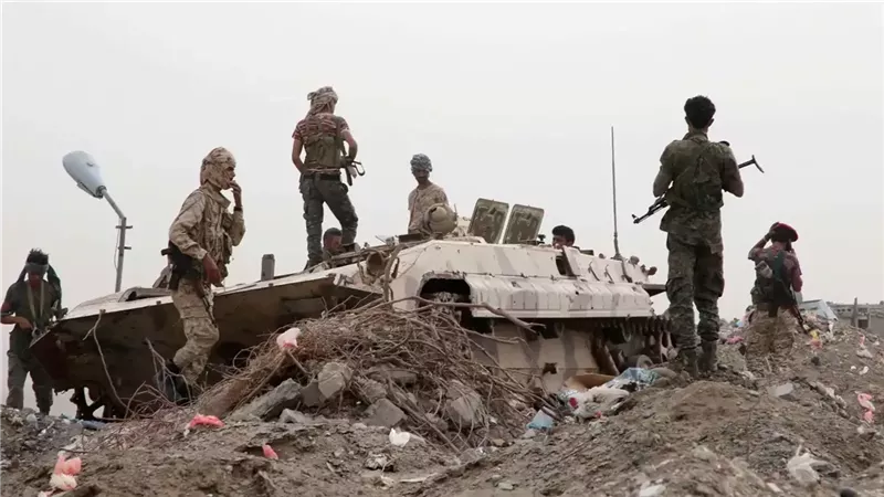 القوات اليمنية تعلن تنفيذ عمليات عسكرية ضد الحوثيين في عدة محاور