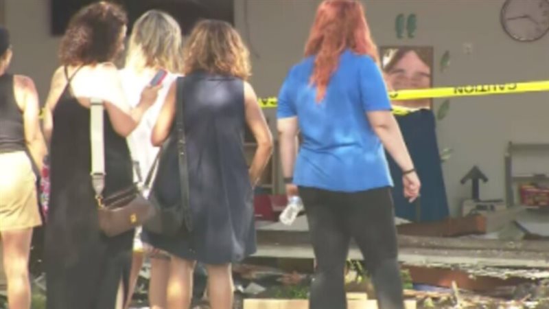 إصابة 8 أطفال بعد اقتحام سيارة فصلا في روضة أطفال بمدينة جلينديل الأمريكية