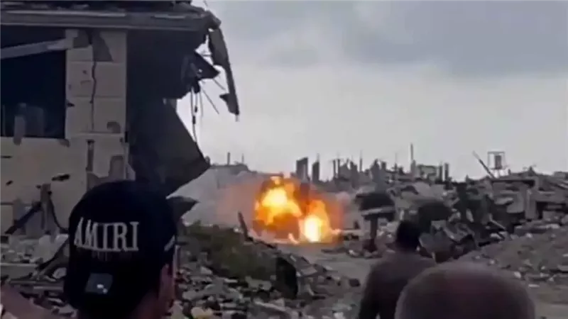 إعلام فلسطيني: جيش الاحتلال ينفذ عمليات نسف قرب الخط الأصفر جنوبي خان يونس
