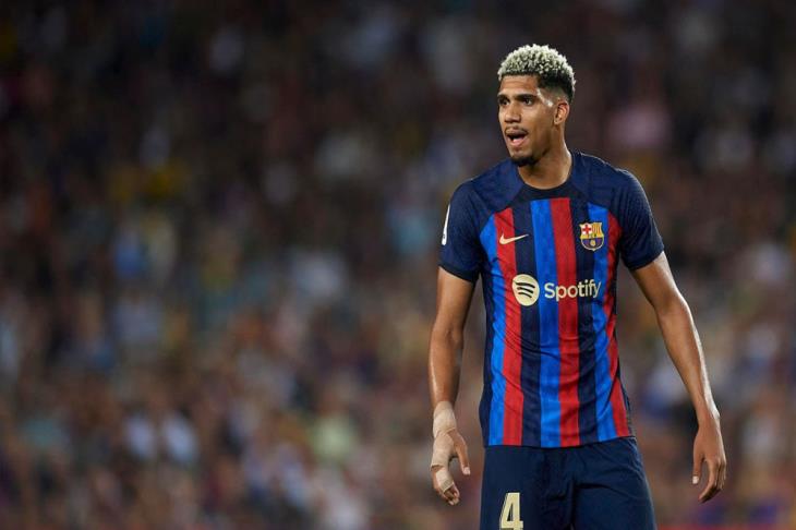 تقارير: ليفربول يتوصل لاتفاق لاستعارة رونالد أراوخو من برشلونة