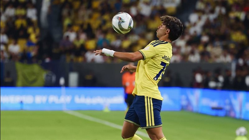 النصر يتقدم على الفتح بهدفين في الشوط الأول بالدوري السعودي