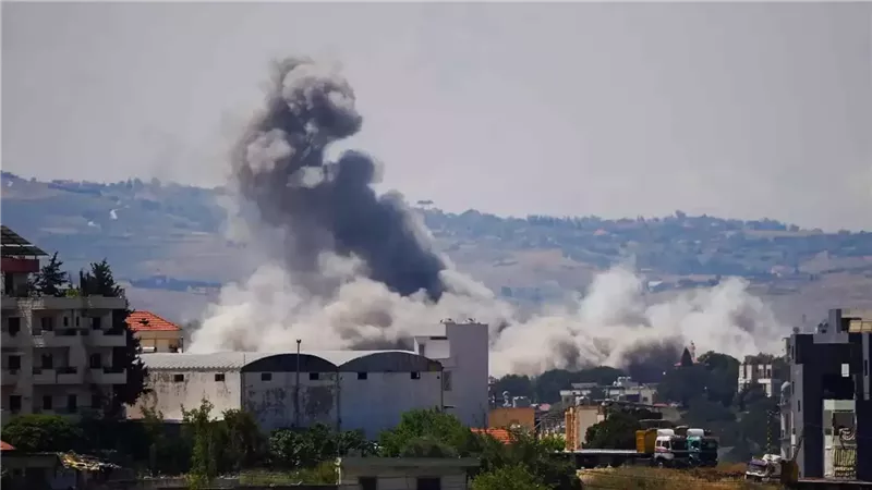 غارات إسرائيلية وقصف مدفعي يستهدفان بلدات في جنوب لبنان