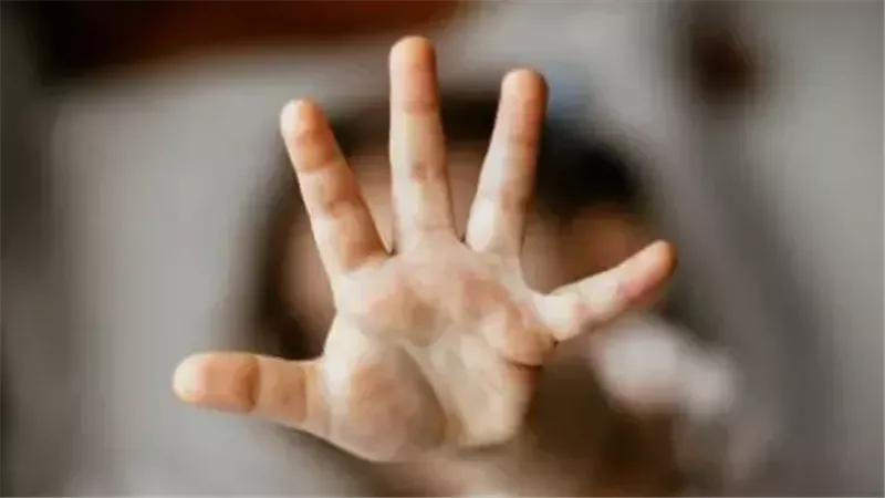 حبس سائق أتوبيس 4 أيام لاتهامه باستدراج طالبة في مصر الجديدة