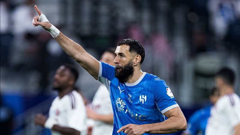 تقرير إسباني: كريم بنزيما يقترب من ريال بيتيس بعد مخالصة محتملة مع الهلال