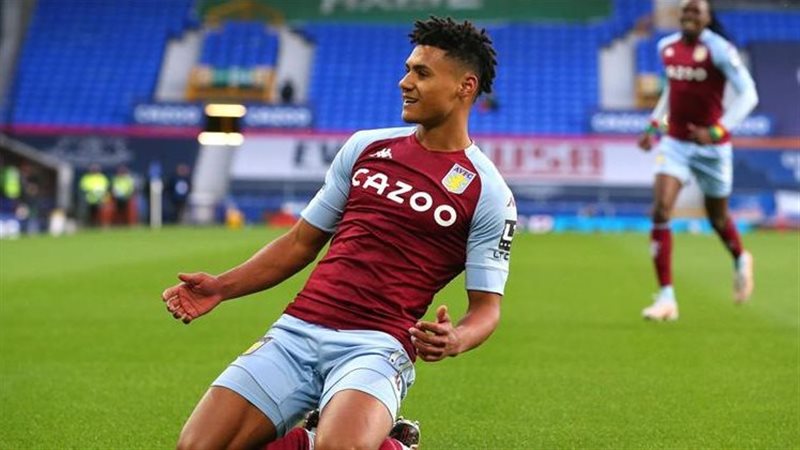 الهلال السعودي يقدم عرضه الثالث لضم أولي واتكينز من أستون فيلا