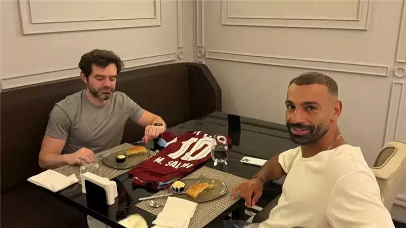 وكيل محمد صلاح يرد ساخرًا على اتهامات عمولة انتقاله إلى بشكتاش