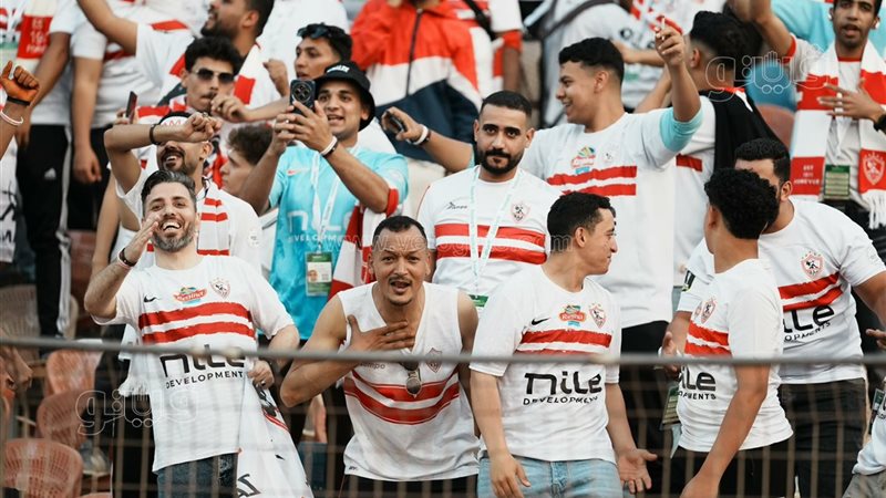 جماهير الزمالك تهتف ضد الأهلي خلال مواجهة الاتحاد السكندري