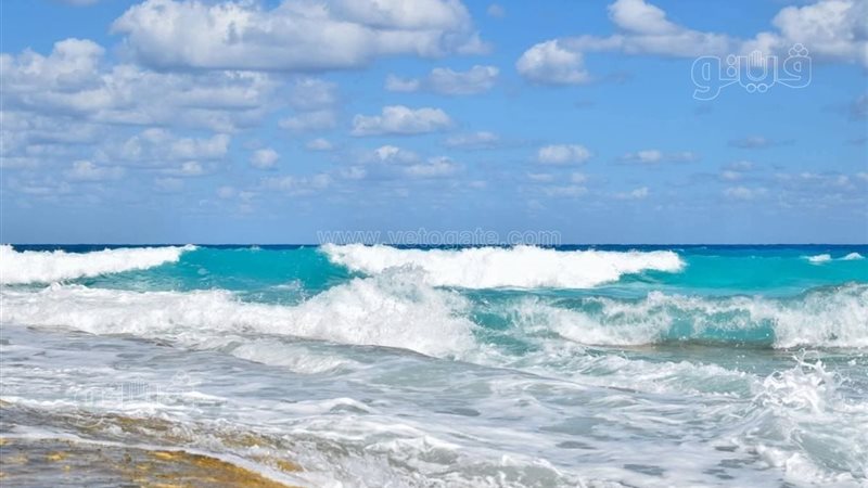 ارتفاع الأمواج يمنع السباحة في شواطئ الأبيض وأم الرخم وعجيبة بمطروح