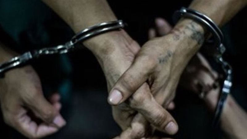 حبس 4 متهمين بالتعدي على صاحب مكتب وتحطيم سيارته بسبب خلاف إيجار في الفيوم