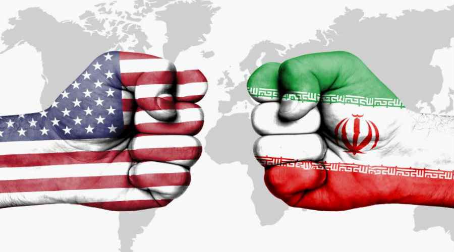 إيران تتعهد بمواجهة العقوبات الأمريكية وتربط الدبلوماسية بالدفاع