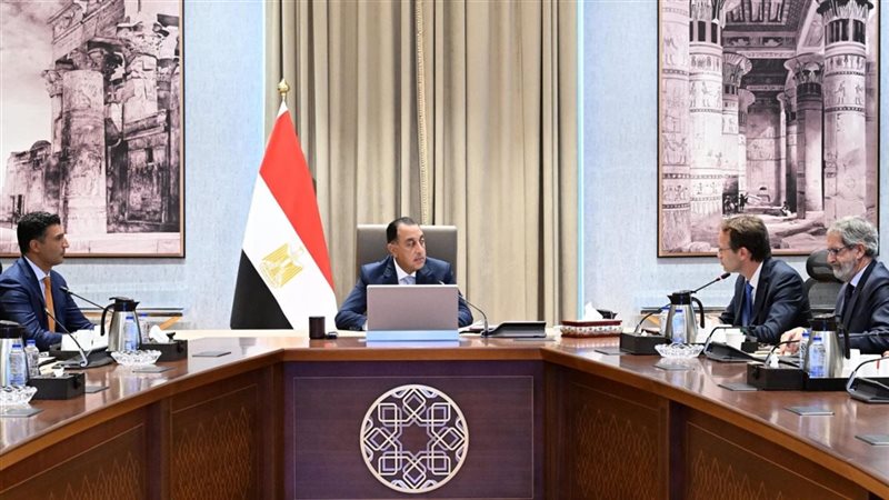 مدبولي يبحث مع «جونفاري» الإسبانية إقامة مصنع لمكونات السيارات في مصر