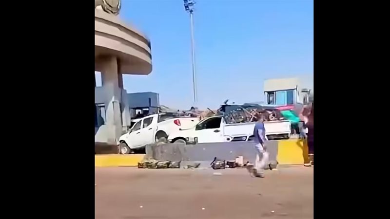 تريلا تصطدم بسيارات وتقتحم بوابة رسوم بلبيس الإقليمي