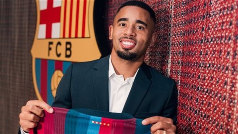 برشلونة يعلن التعاقد مع جابرييل جيسوس لمدة 3 مواسم