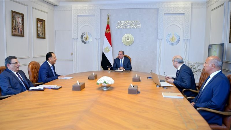 السيسي يجدد تكليف رئيس الرقابة الإدارية ومحافظ البنك المركزي ويوجه بتطوير المطارات