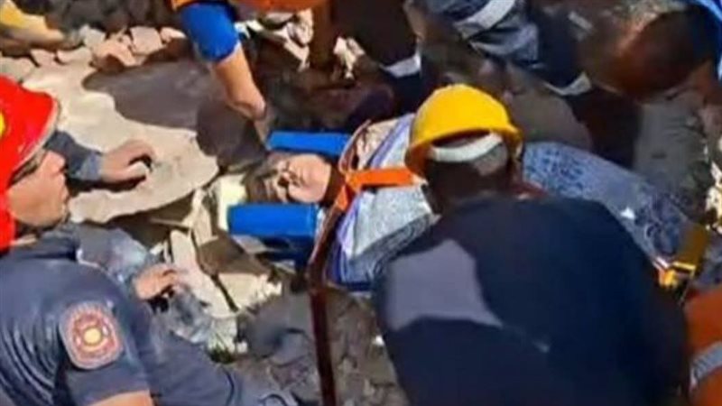 إنقاذ الطبيبة فيبي إسحاق بعد 3 ساعات تحت أنقاض منزل منهار بالمنيا ووفاة والدتها
