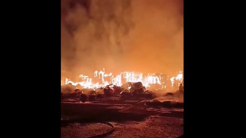 محافظ القليوبية يتابع السيطرة على حريق ساحة كرتون بمصنع في العبور