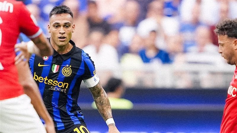 إنتر ميلان يقلب تأخره بهدفين إلى فوز 3-2 على نابولي في الدوري الإيطالي