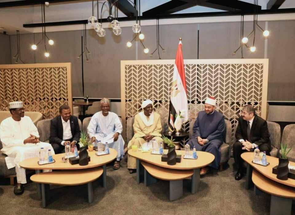 الأعلى للشئون الإسلامية ومفتي تشاد يبحثان دعم التعاون العلمي والديني