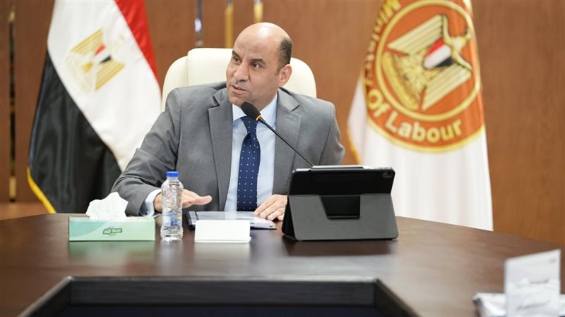 وزارة العمل تعلن 1018 فرصة جديدة في 7 شركات بالقاهرة وبني سويف وقنا