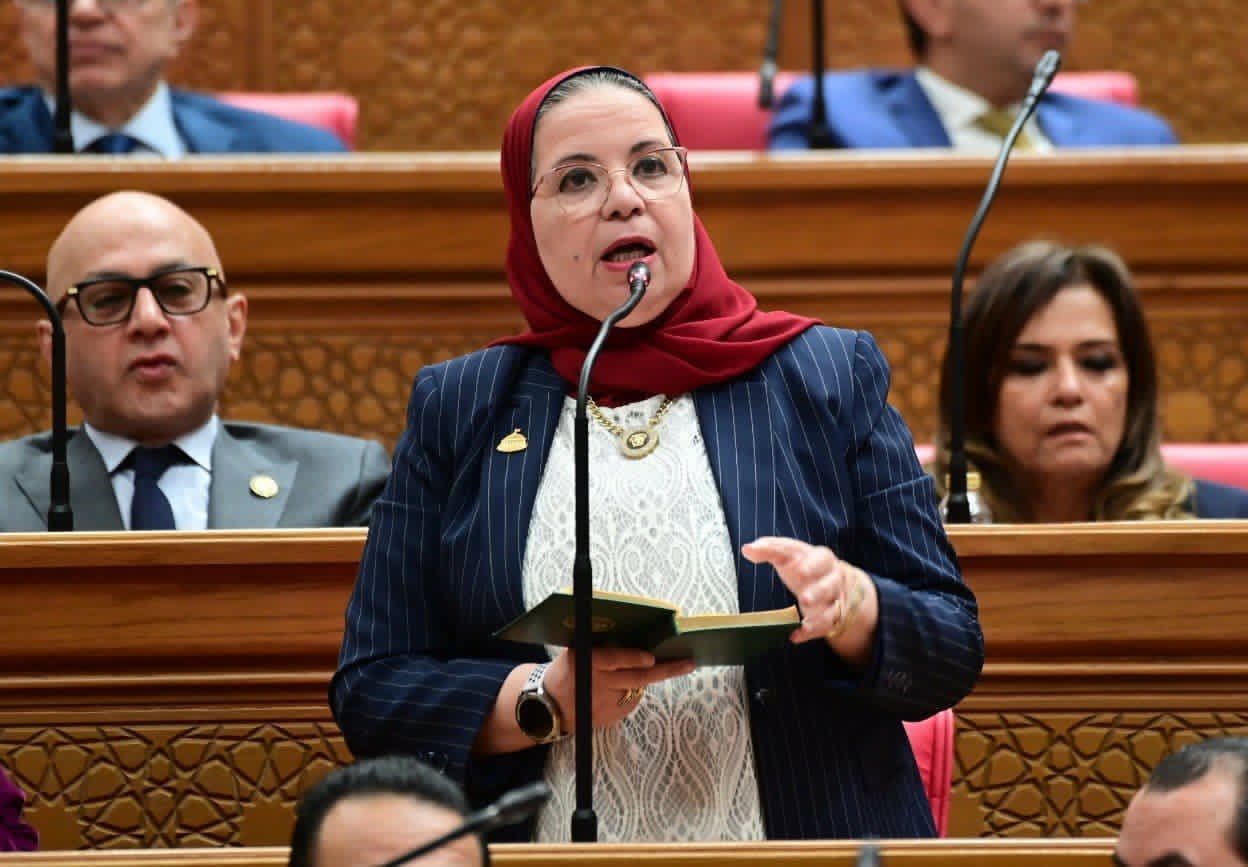 أمل عصفور تطالب المحافظين بالشراكة في حل مشكلات المدارس قبل بدء الدراسة