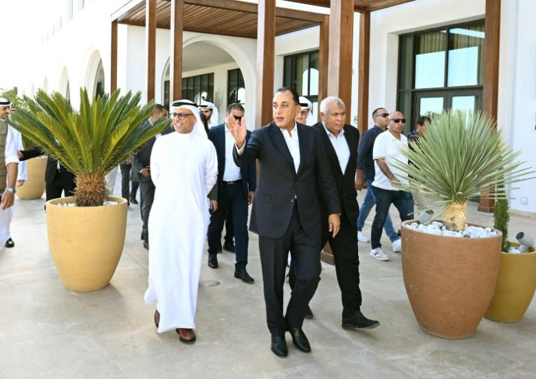 مدبولي يتفقد مشروعات تنمية مدينة رأس الحكمة الجديدة