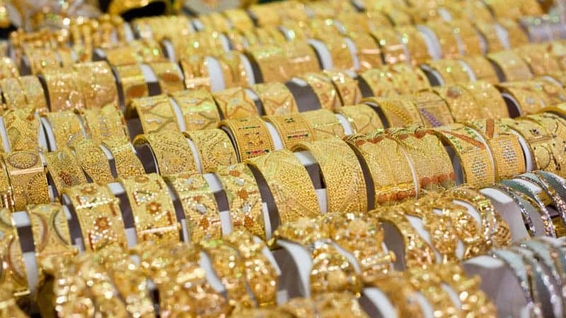 الذهب يرتفع مع تراجع الدولار وترقب بيانات التضخم الأمريكية
