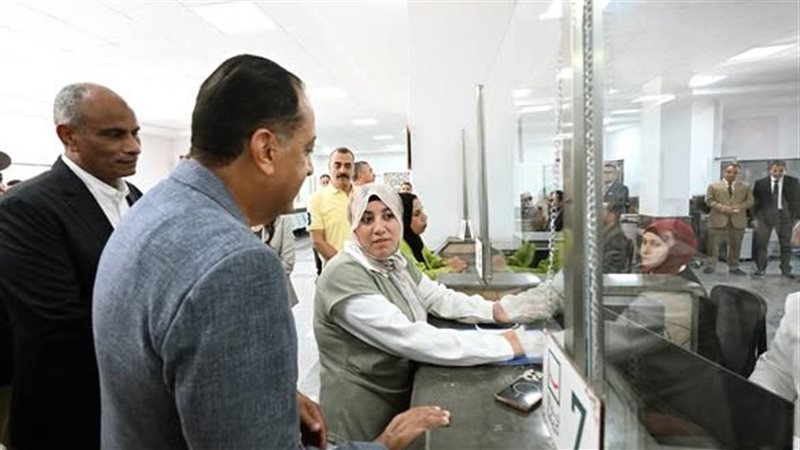 مدبولي يتفقد مجمع الخدمات الحكومية بالجزيرة الخضراء في مطوبس