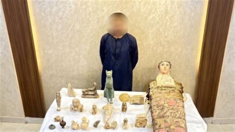 ضبط متهم بحيازة 151 قطعة أثرية بقصد الاتجار في المنيا