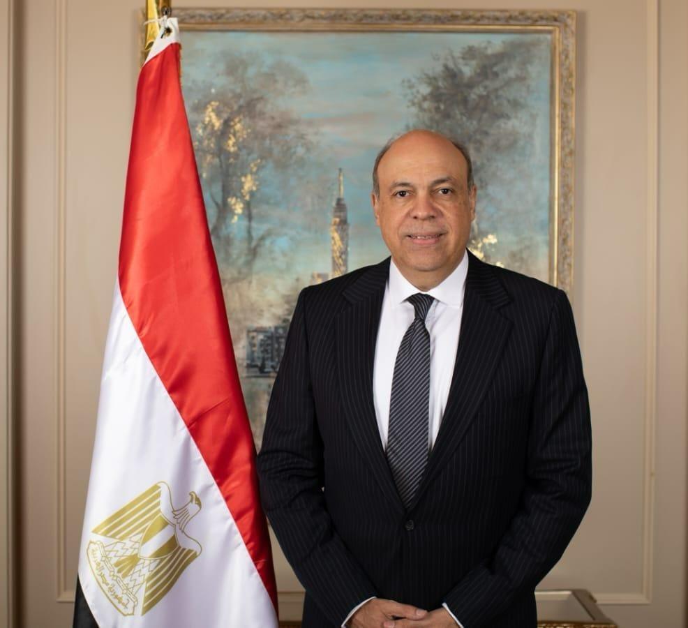 وزير الطيران يهنئ مصر للطيران بعد دخولها قائمة أفضل 50 شركة عالميًا
