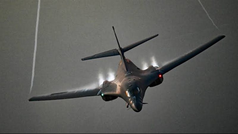 رصد إقلاع قاذفات أمريكية B-1 من قاعدة بريطانية وسط تحذيرات لرعايا واشنطن بالشرق الأوسط