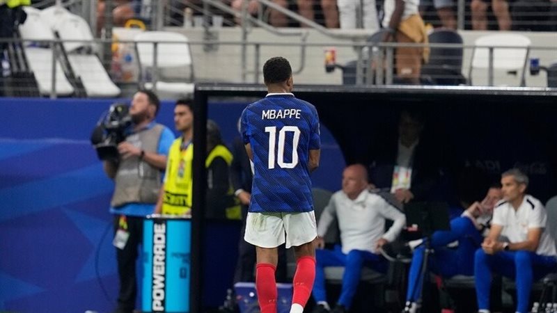 مبابي يقود فرنسا للفوز على تركيا في افتتاح دوري الأمم الأوروبية قبل خروجه مصابًا