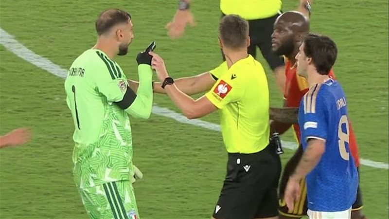إنذاران لمشادة لوكاكو ودوناروما بعد فوز بلجيكا على إيطاليا