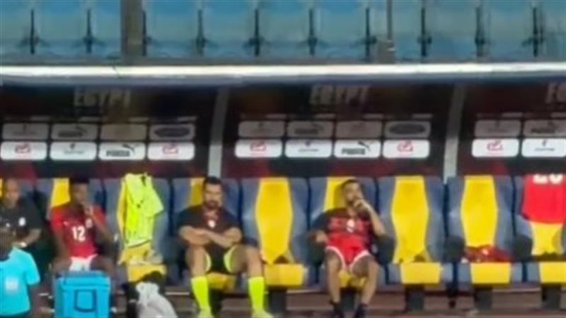 حزن محمد صلاح بعد استبداله في تعادل مصر وأنجولا بتصفيات أمم أفريقيا