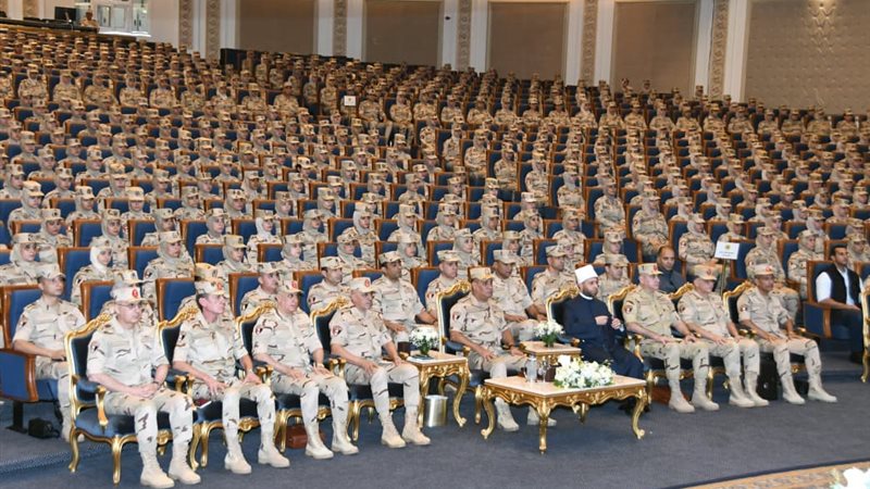 وزير الدفاع يلتقي كوادر وأطقم التمريض العسكري عبر الفيديو كونفرانس