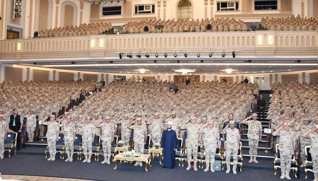وزير الدفاع يلتقي كوادر التمريض العسكري ويؤكد دعم تطوير المنظومة الطبية