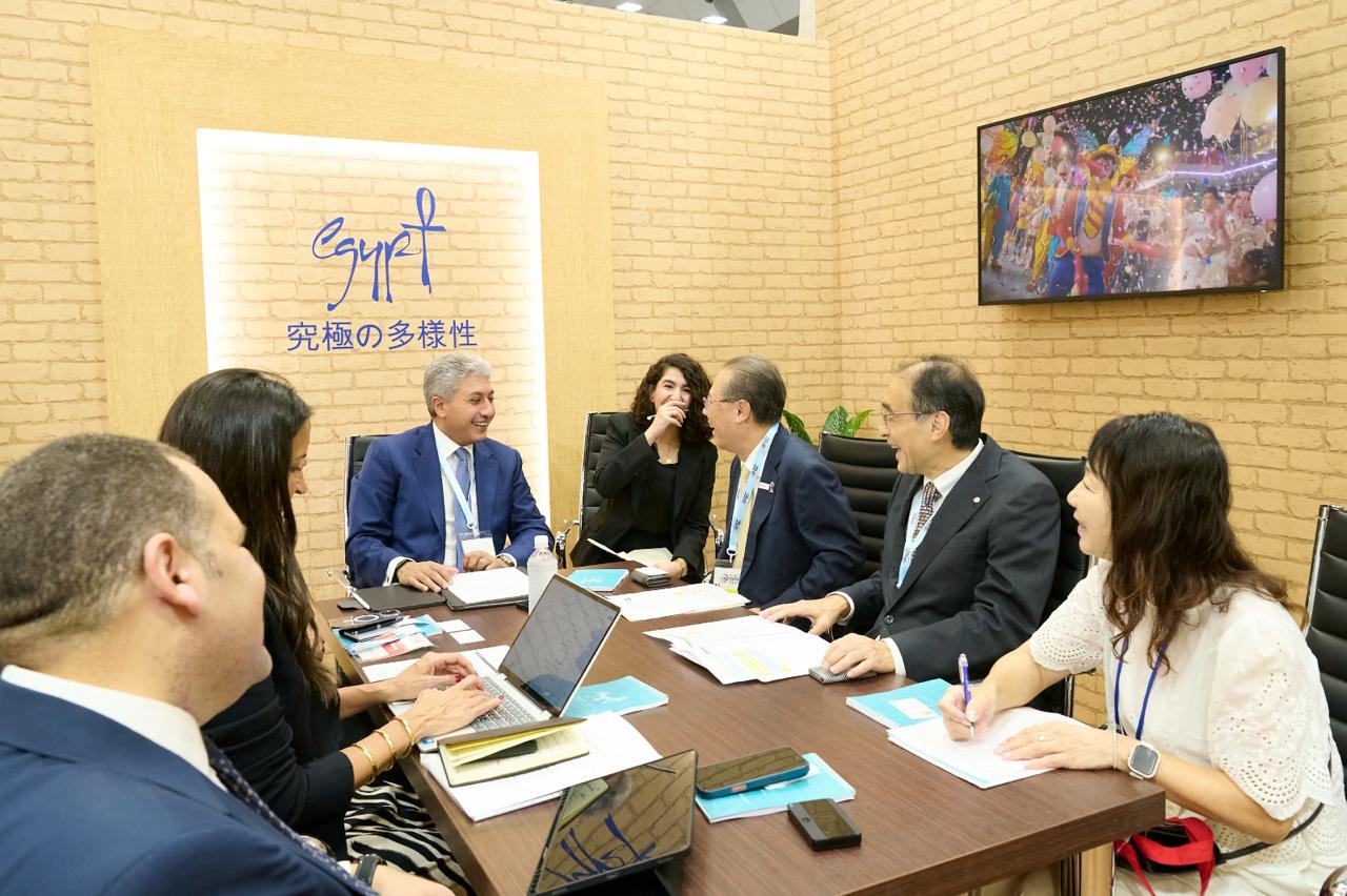 وزير السياحة يبحث مع «JATA» زيادة تدفق السياح اليابانيين إلى مصر