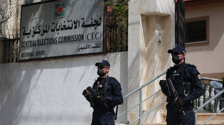 لجنة الانتخابات الفلسطينية تتلقى 6 طلبات ترشح للتشريعية 2026 في اليوم الأول