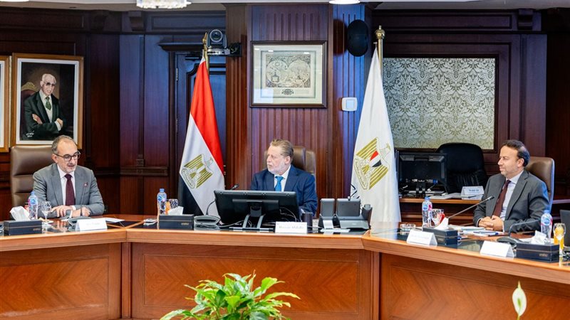 محافظ البنك المركزي يبحث مع التمويل الدولية تعزيز الاستثمارات والقطاع الخاص في مصر