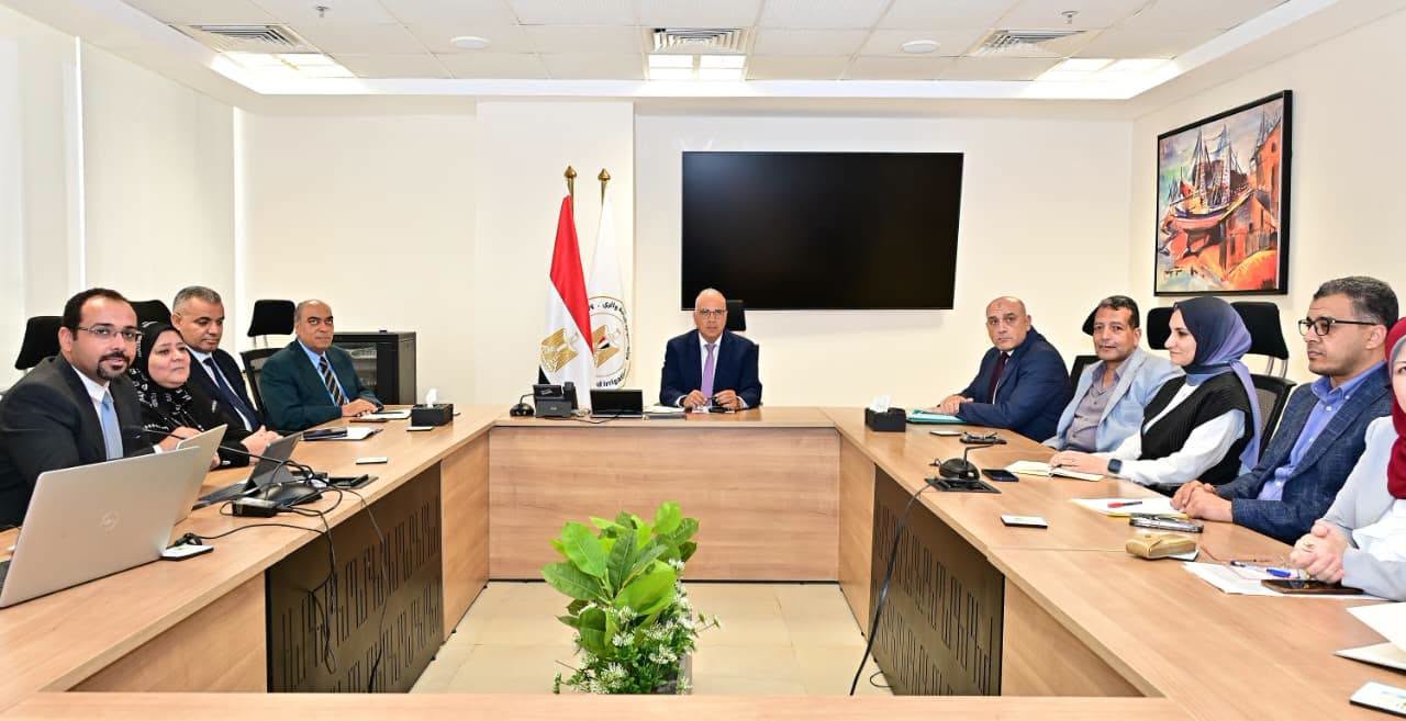 وزير الري يتابع تطوير تطبيق المناوبات وأداة التنبؤ بالمحاصيل