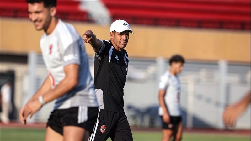 عموتة يطلب جلسة خاصة مع دوليي الأهلي قبل قمة الزمالك