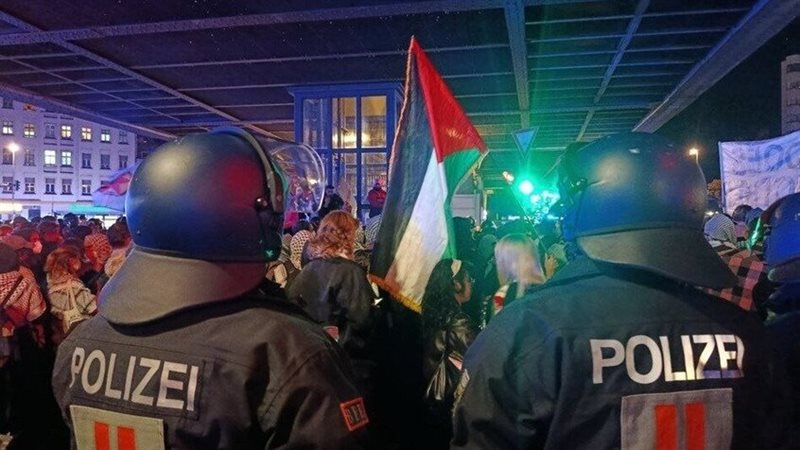 الشرطة الألمانية توقف مظاهرة مؤيدة للفلسطينيين في برلين وتعتقل أكثر من 10 أشخاص