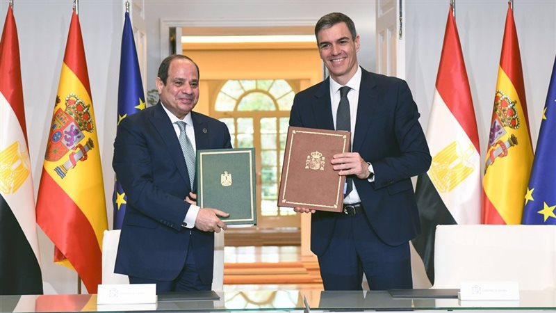 السيسي يهنئ ملك إسبانيا ورئيس حكومتها بالعيد القومي