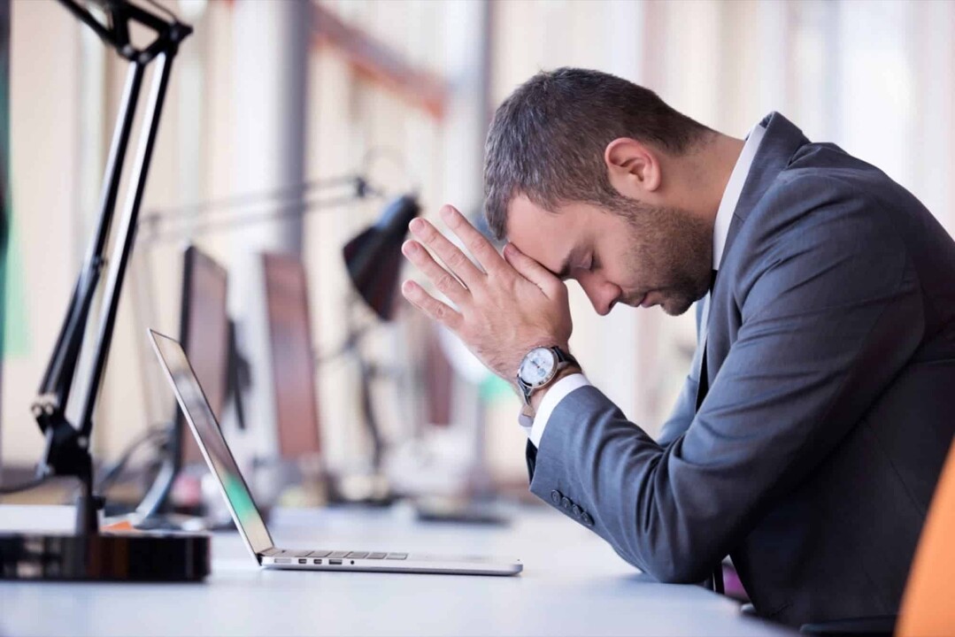التضحية بالصحة من أجل الوظيفة.. من هم مدمنو العمل؟