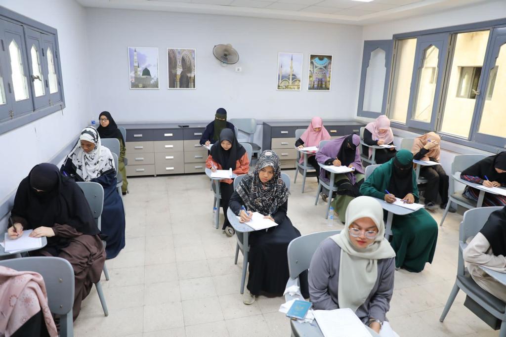 بدء امتحان الكيمياء لطلاب الثانوية الأزهرية