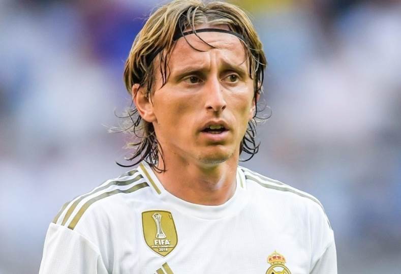 ريال مدريد يعلن تجديد عقد لوكا مودريتش حتى يونيو 2025